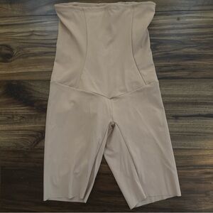 LEONISA Women's Extra High Waisted Firm Shaper Shorts  Size Medium